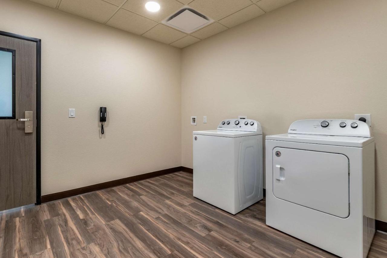 Sleep Inn Waukee-West Des Moines Bagian luar foto