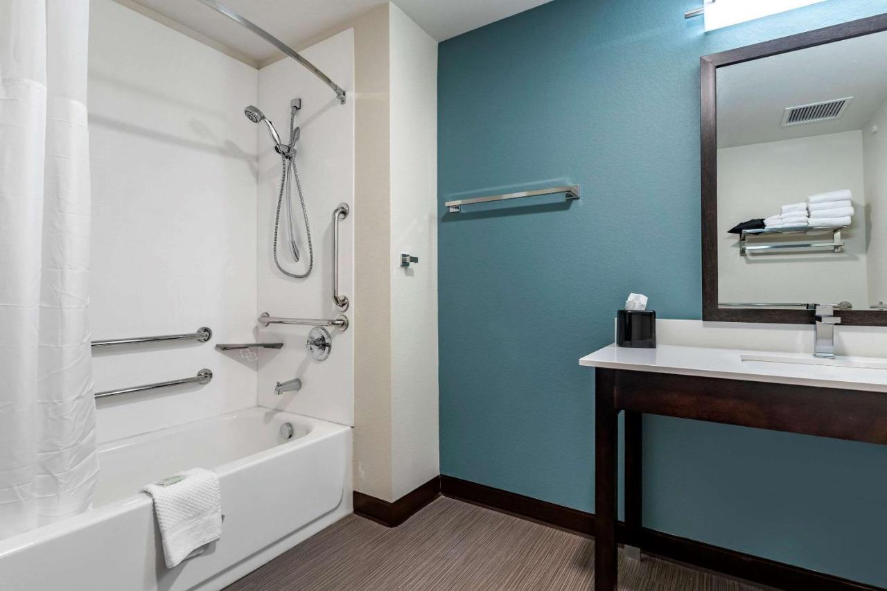 Sleep Inn Waukee-West Des Moines Bagian luar foto
